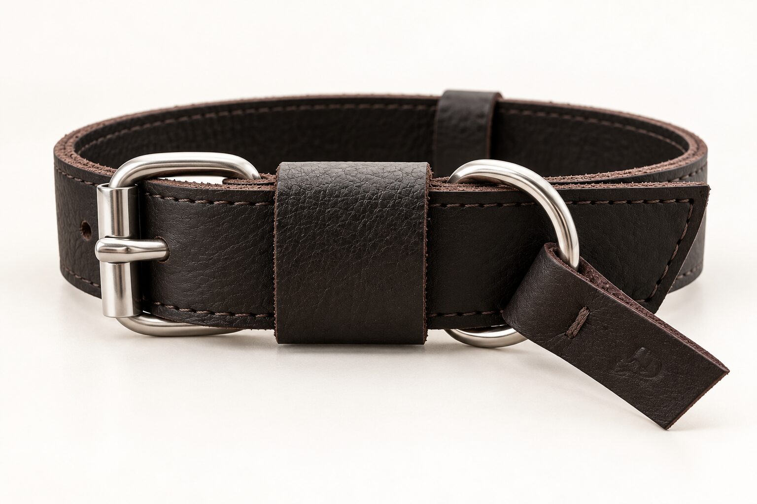 Signature leather collar