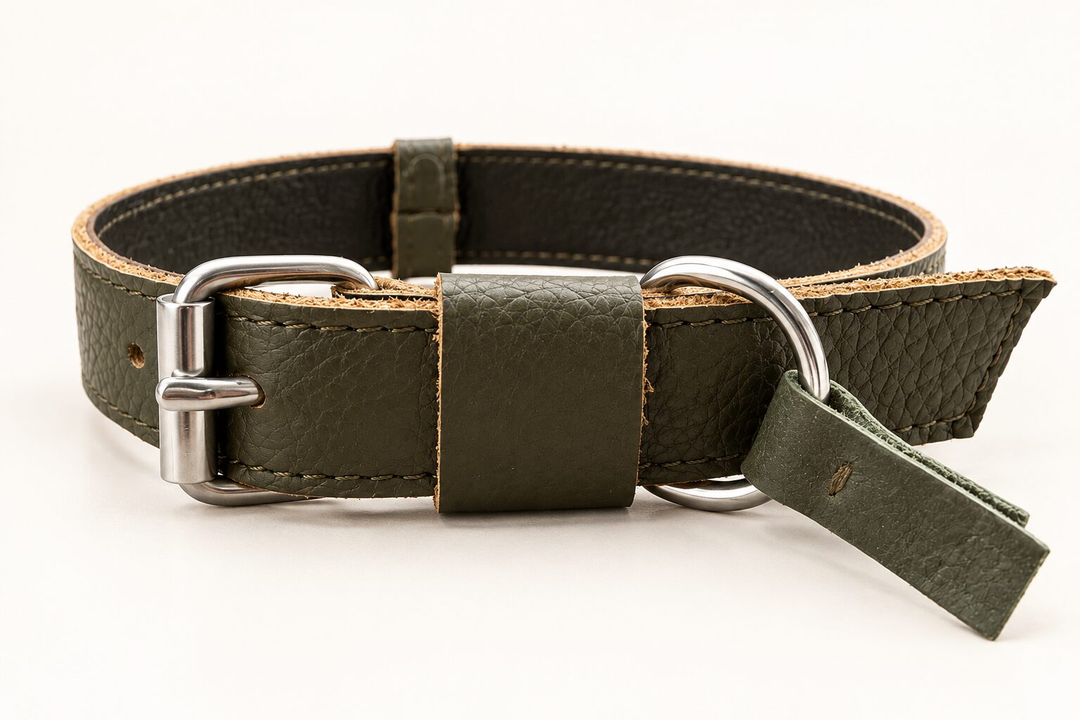 Signature leather collar